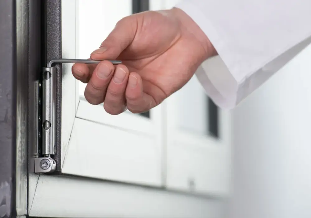 Regulacja okien PCV na zimę - Jak poprawnie zwiększyć docisk?