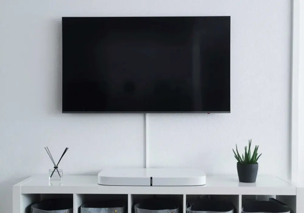 Na jakiej wysokości powiesić telewizor? Praktyczne zasady