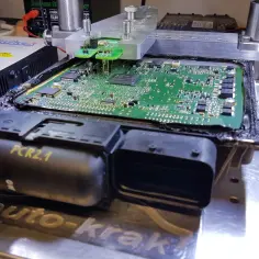 Naprawa sterownika PCR2.1 z błędem DTC P0301 Opel. Elektronika samochodowa.