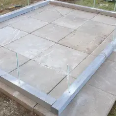 Fundament pod domek narzędziowy: Zbuduj solidnie, uniknij błędów!