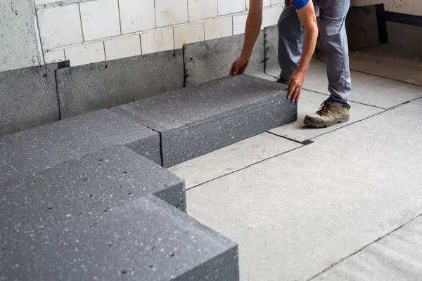 Ile styropianu pod ogrzewanie podłogowe - 10, 15 czy 20 cm?